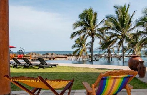 Petacalco House | Beautiful Casa Don Luis: Oceanfront Retreat with Pool