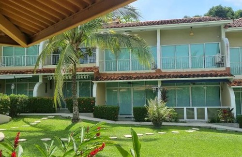 Coloncito Villa | Family-Friendly Getaway at Villa donde papi with Pool Access