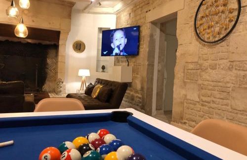 Centre Ville Villa | Villa Donna: Relax with Jacuzzi, Garden & Billiards