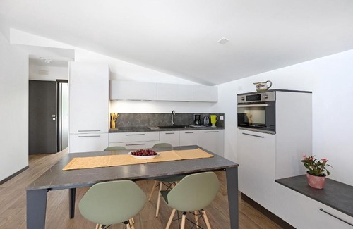 Salo Apartment | Perfect Getaway at Villa Donne del Lago Ele: 4-Star Retreat