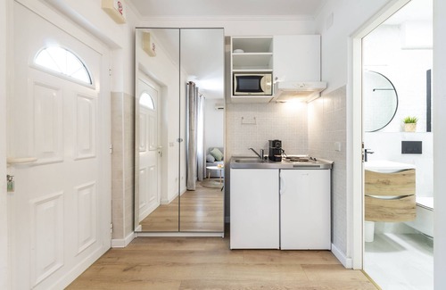 Stikovica Apartment | Oceanfront Villa Doris: Family-Friendly with Pet Perks