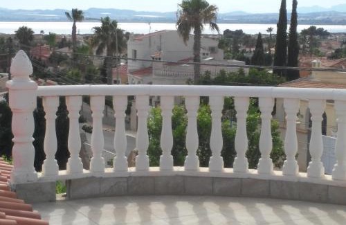 La Siesta Villa | Villa Dos-Lagos: Pet-Friendly Oceanfront Escape Awaits