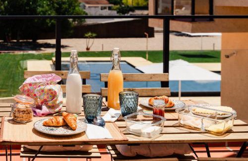 Avis Bed & Breakfast | Relax at Villa Dos R's: 4-Star Oceanfront Getaway