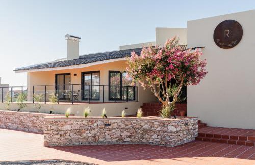 Avis Bed & Breakfast | Relax at Villa Dos R's: 4-Star Oceanfront Getaway