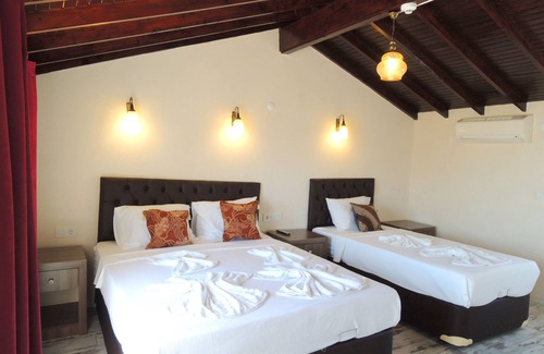 Selcuk Hotel | Discover Villa Dreams: Family-Friendly with Pool & Breakfast