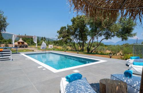Katapodata Villa | Villa Drogarati Cottage by Villa Plus