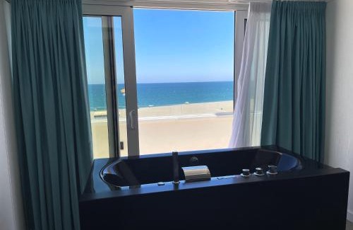 Roquetas de Mar Apartment | Inviting Villa Dru: Oceanfront Retreat with Pool & Hot Tub