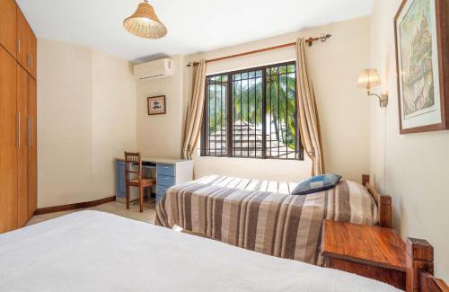Roches Noires Villa | Villa du Lagon, à 50m de la plage avec piscine privée