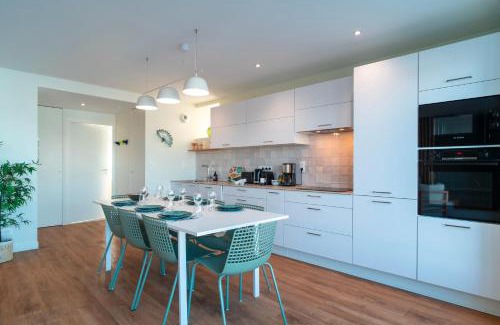 La Trinite-sur-Mer Apartment | Family-Friendly HILLIET T4 with Oceanfront Views