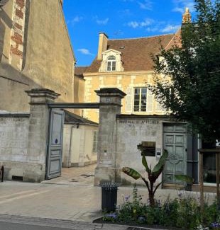 Auxerre Apartment | Villa Du Temple: Family-Friendly Retreat with 9.6 Rating