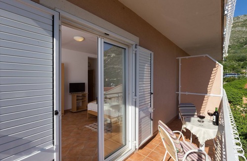 Plat Apartment | Villa Dubravka - Superior One Bedroom Apartment with Balcony and Sea View (Apartman 6)