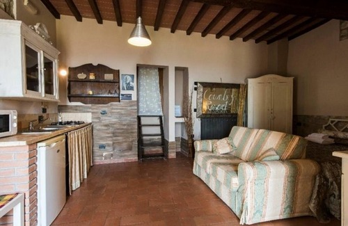 Rignano sull'Arno Villa | Villa Due Case: Cozy Cottages with Private Pool & Garden