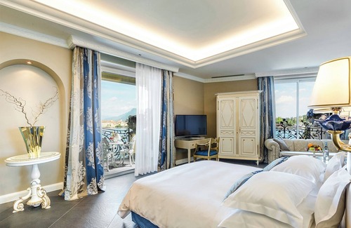 Carciano Hotel | Indulge at Villa e Palazzo Aminta Hotel with Spa & Ocean Views