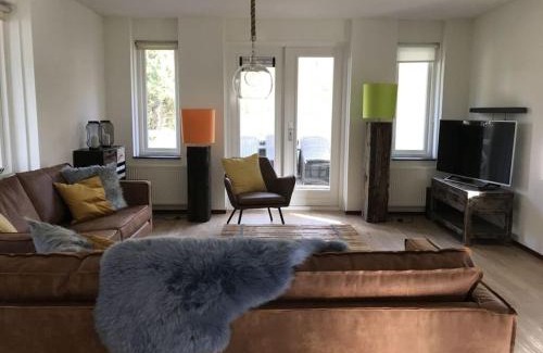 Kamperland Apartment | Villa Eb&Vloed28a: Family-Friendly Getaway Awaits