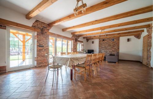 Szeligi House | Family-Friendly Retreat at Villa Ecomfort Awaits You