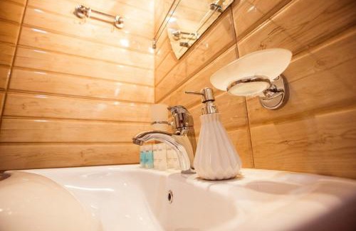 Tsqaltubo Hotel | Villa Edemi: Pet-Friendly Retreat with Pool & Breakfast