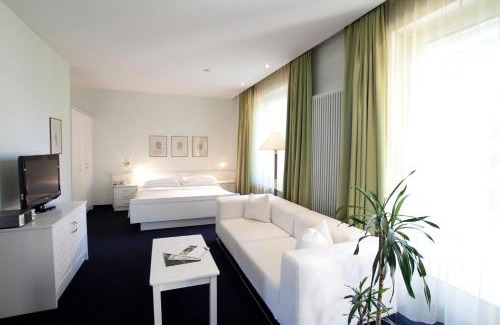 Merano Hotel | Villa Eden: A Premier Oceanfront Retreat with Spa & Pool