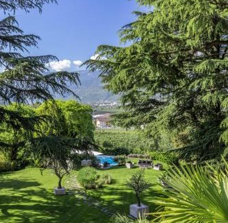 Merano Hotel | Villa Eden: A Premier Oceanfront Retreat with Spa & Pool