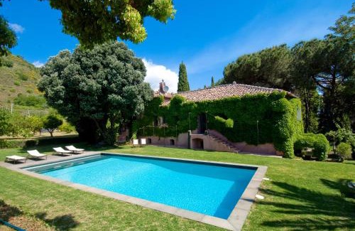 Viagrande Villa | Villa Edera: 4-Star Oceanfront Retreat with Pet-Friendly Perks