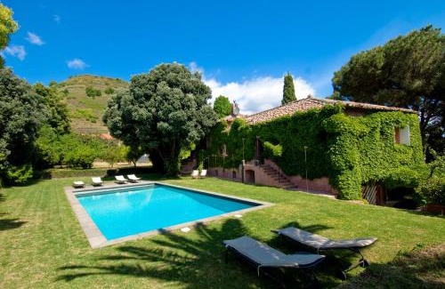 Viagrande Villa | Villa Edera: 4-Star Oceanfront Retreat with Pet-Friendly Perks