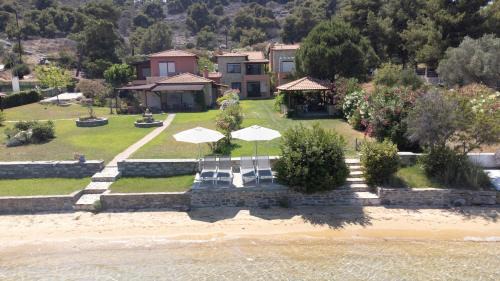 Sithonia Villa | Villa Egeo: Beachfront Escape with Private Ocean Access