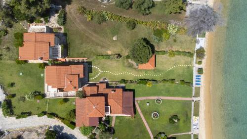 Sithonia Villa | Villa Egeo: Beachfront Escape with Private Ocean Access