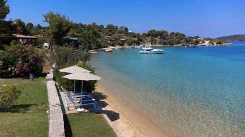 Sithonia Villa | Villa Egeo: Beachfront Escape with Private Ocean Access