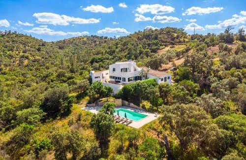 Corte Vidreiro Villa | Relax at Villa Eiras Altas Grande with Pool & Child-Friendly Fun
