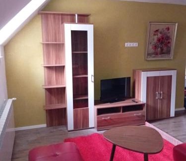 Poltersdorf Apartment | Villa Eisfeld
