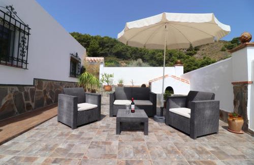 Nerja Villa | Family-Friendly Villa el Barco with Pool in Spain