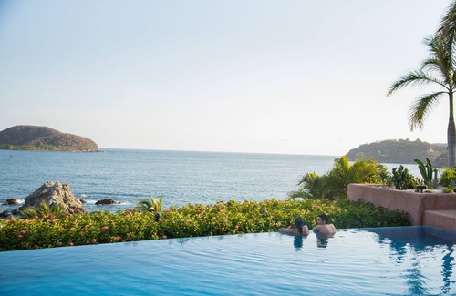 Ixtapa - Zihuatanejo Villa | Oceanfront Bliss at Villa El Ensueño by La Casa Que Canta