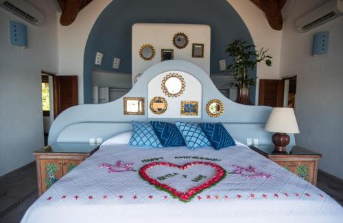 Ixtapa - Zihuatanejo Villa | Experience Villa El Murmullo: 5-Star Oceanfront Getaway