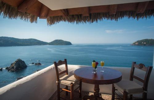 Ixtapa - Zihuatanejo Villa | Experience Villa El Murmullo: 5-Star Oceanfront Getaway