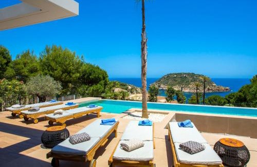 Mar Azul Villa | Relaxing Villa El Refugio with Pool & Family Amenities