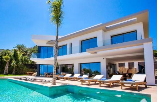 Mar Azul Villa | Relaxing Villa El Refugio with Pool & Family Amenities