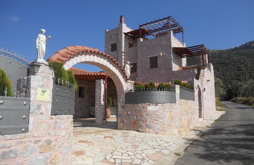 Papadhianika Villa | Relax at Villa Eleftheria: Pool, Breakfast & Hot Tub Await