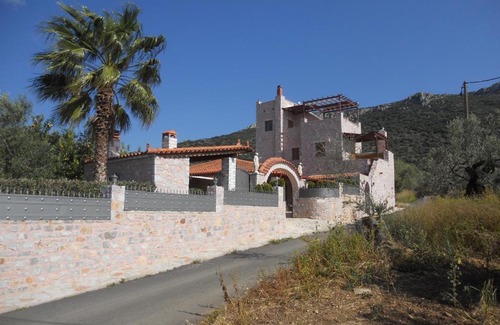 Papadhianika Villa | Relax at Villa Eleftheria: Pool, Breakfast & Hot Tub Await