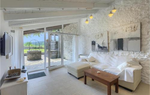 Buzet House | Experience Villa Elena Buzet: Family & Pet-Friendly Getaway