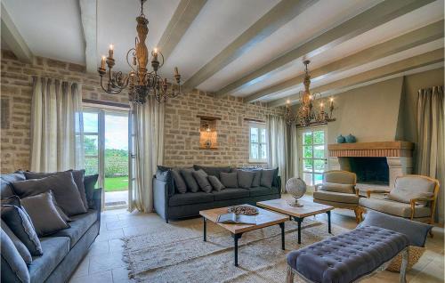 Korenici House | Villa Elena: Enjoy a Family-Friendly Stay with Pool Access