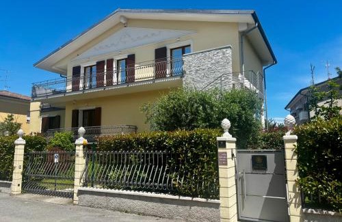 Rivoltella Bed & Breakfast | Villa Elena: Guest Rated 9/10 with Breakfast & Hot Tub