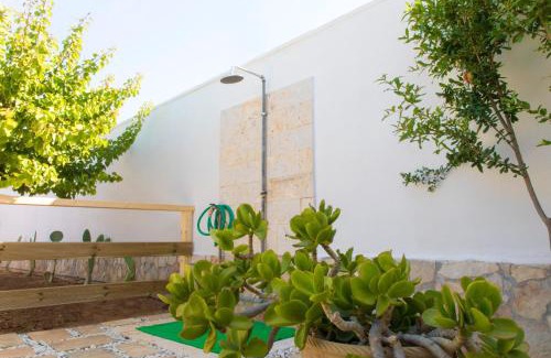 Capilungo Villa | Villa Eleonora: Poolside Retreat with Perfect 10 Rating