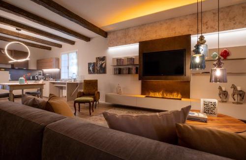 Cagnona Bed & Breakfast | Oceanfront Villa Elia Suite Room with Hot Tub & Pet-Friendly