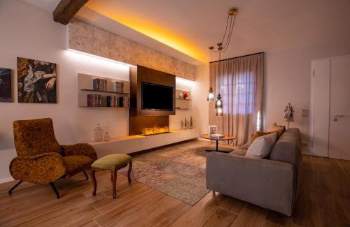 Cagnona Bed & Breakfast | Oceanfront Villa Elia Suite Room with Hot Tub & Pet-Friendly
