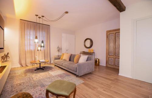 Cagnona Bed & Breakfast | Oceanfront Villa Elia Suite Room with Hot Tub & Pet-Friendly
