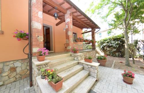 Cascine-La Croce House | Villa Elisa: 4-Star Getaway with Pool & Pet-Friendly Perks
