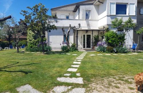 Calvagese della Riviera Apartment | Family-Friendly Villa Elisa: Nature Retreat with Pets Welcome