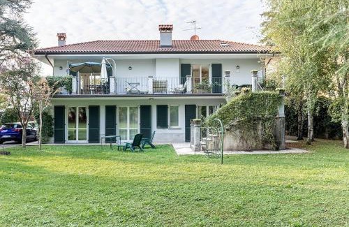 Lierna Villa | Oceanfront Villa Elisabeth: 4-Star Stay with Stunning Views