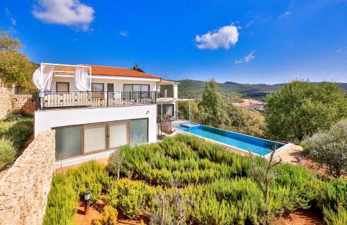 Kas Villa | Villa Elit - Kaş: 10/10 Stay with Oceanfront Pool & Hot Tub