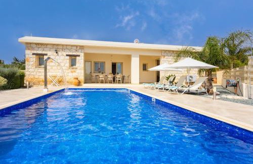 Droushia Villa | Villa Elite: Family-Friendly Retreat with Pool & Hot Tub
