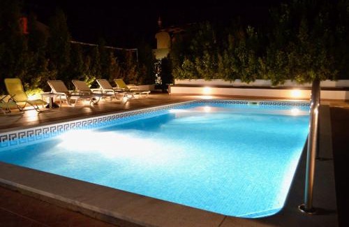 Manta Rota Apartment | Villa ELTAEL - Rita Apartment with Oceanfront Pool Access